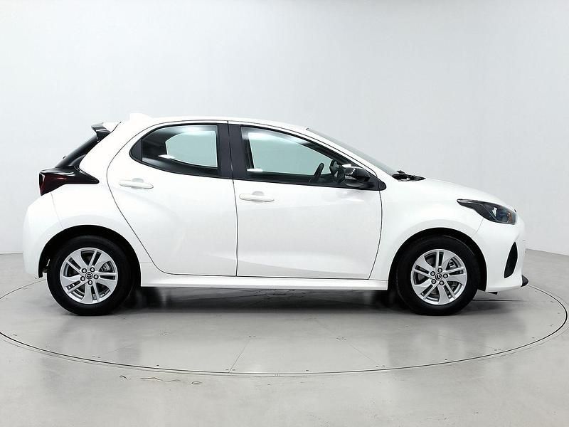 Usado Mazda 2 Center-Line 116 CV (85 kW) 2024 Blanco Berlina