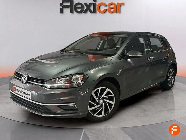Usado VW Golf VII Advance 110 CV (80 kW) 2018 Gris / plata Berlina