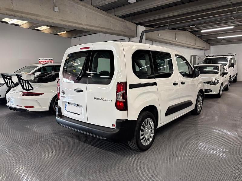 Usado Toyota Proace City City 100 CV (73 kW) 2021 Blanco Monovolumen
