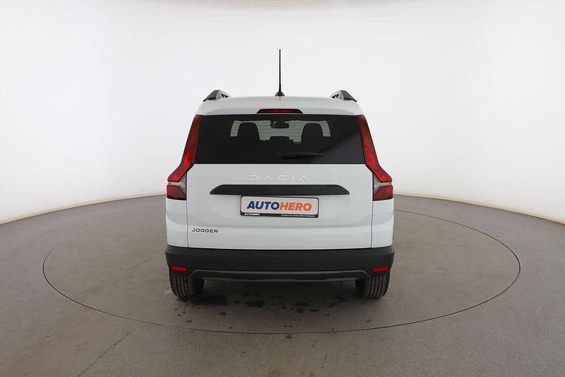 Usado Dacia Jogger Expression 110 CV (80 kW) 2024 Blanco Monovolumen