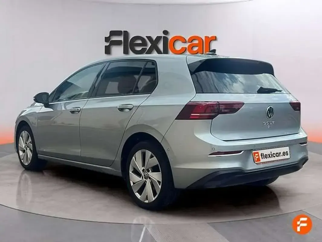 Usado VW Golf VIII 116 CV (85 kW) 2025 Gris Utilitario