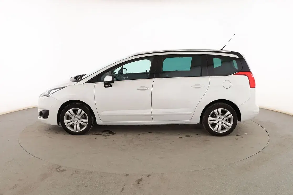 Usado Peugeot 5008 Allure 150 CV (110 kW) 2015 Blanco Monovolumen