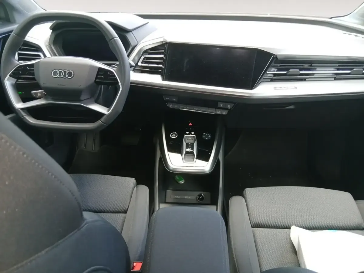 Usado Audi Q4 Sportback e-tron 209 kW (285 CV) 2025 Gris/plata SUV