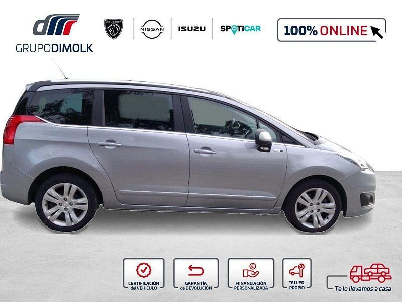 Usado Peugeot 5008 Style 120 CV (88 kW) 2016 Azul Monovolumen