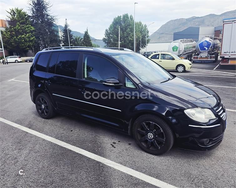 Usado VW Touran Highline 140 CV (102 kW) 2008 Negro Monovolumen