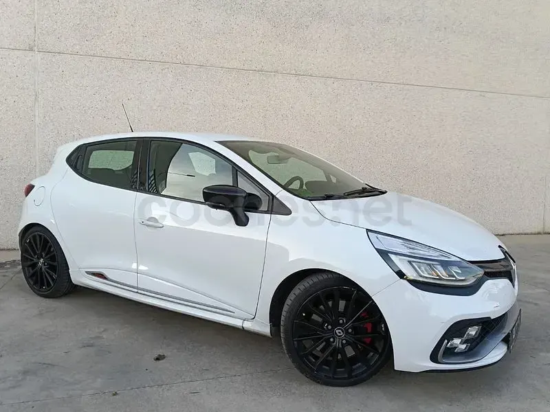 Usado Renault Clio IV Trophy 220 CV (161 kW) 2017 Blanco Berlina