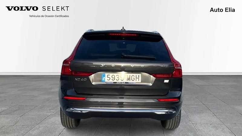 Usado Volvo XC60 Core 350 CV (257 kW) 2023 SUV