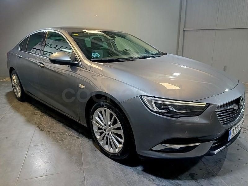 Usado Opel Insignia Innovation 136 CV (100 kW) 2020 Gris / plata Berlina