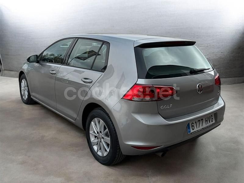 Usado VW Golf VII Advance 105 HP (77 kW) 2014 Cinzento Sedan