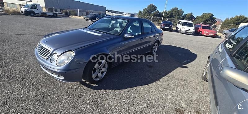 Azul Usado 2003 Mercedes E500 Avantgarde Berlina | 7500 € - Imagen 1/4