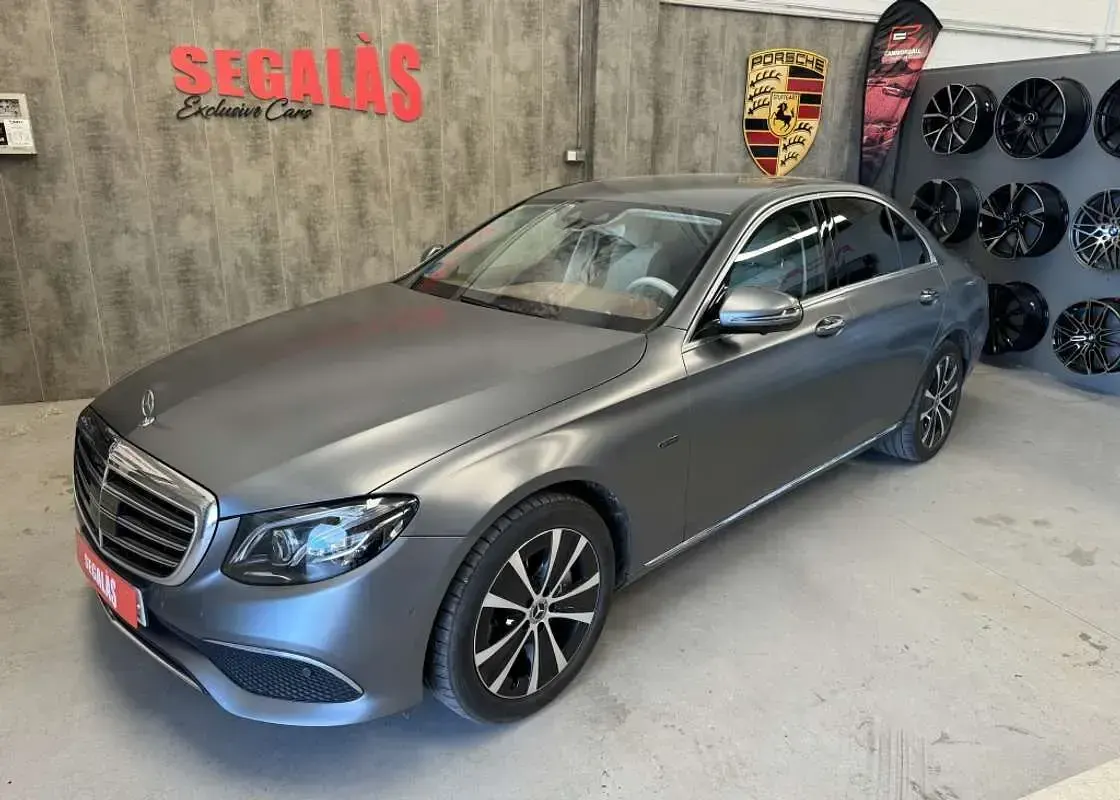 Usado Mercedes E300 306 CV (225 kW) 2021 Gris Berlina
