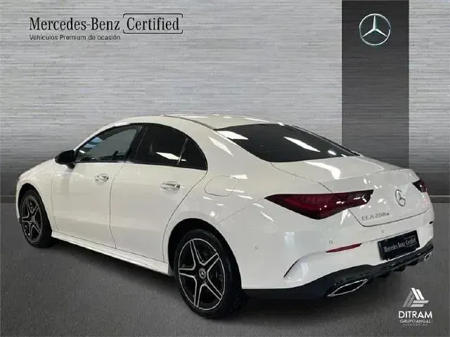 Usado Mercedes CLA250e AMG line 218 CV (160 kW) 2024 Blanco Coupe