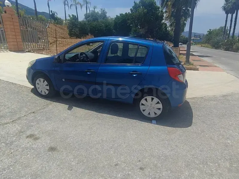 Usado Renault Clio II 75 CV (55 kW) 2010 Azul Berlina