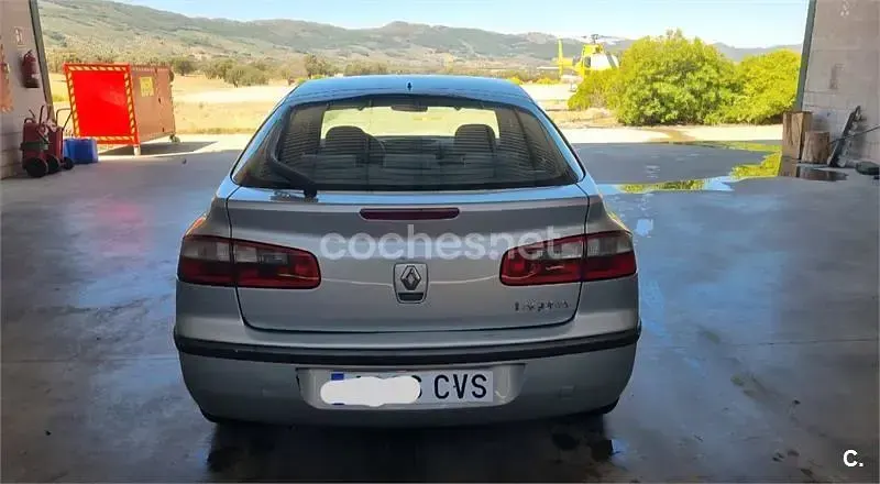 Usado Renault Laguna II Privilege 150 CV (110 kW) 2004 Gris / plata Berlina
