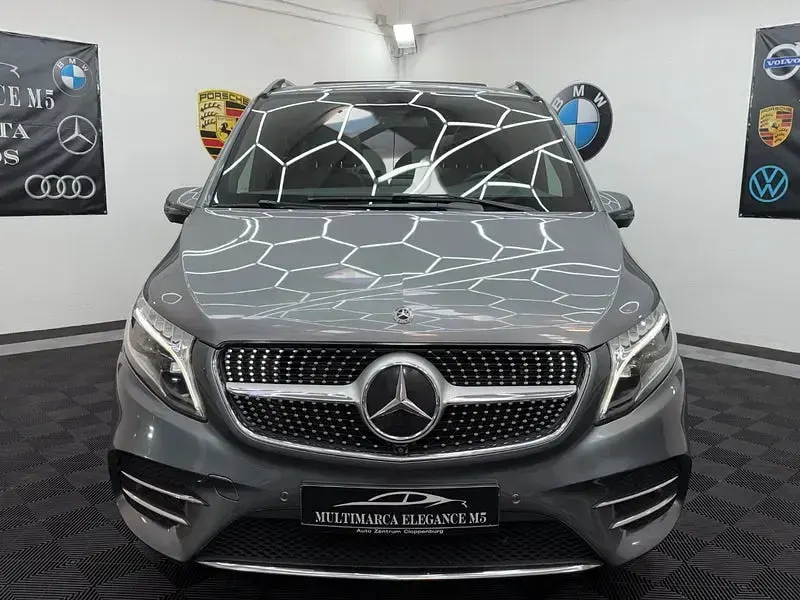 Usado Mercedes V300 Exclusive 239 CV (175 kW) 2019 Gris / plata Monovolumen