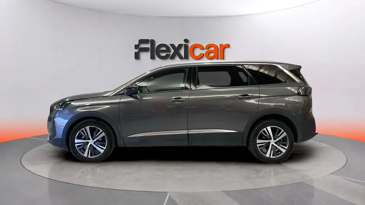 Usado Peugeot 5008 Allure 131 CV (96 kW) 2024 Gris SUV