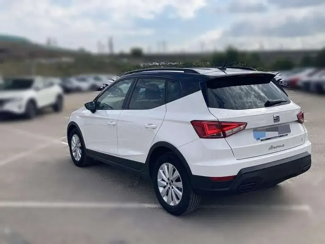 Usado Seat Arona Style Plus 110 CV (80 kW) 2021 Blanco SUV