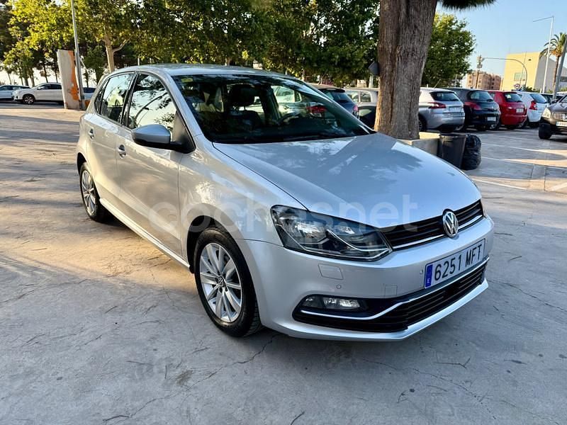 Usado VW Polo Advance 90 CV (66 kW) 2014 Gris / plata Berlina