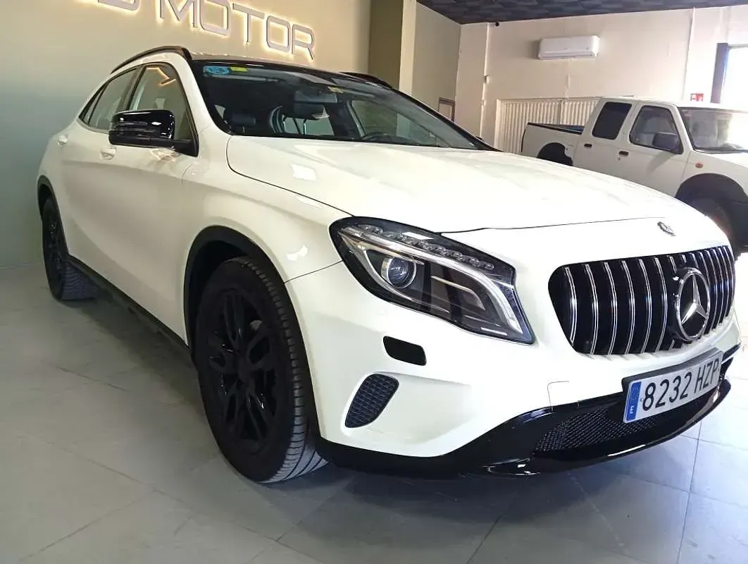 Usado Mercedes GLA220 Urban 170 CV (125 kW) 2014 Blanco SUV