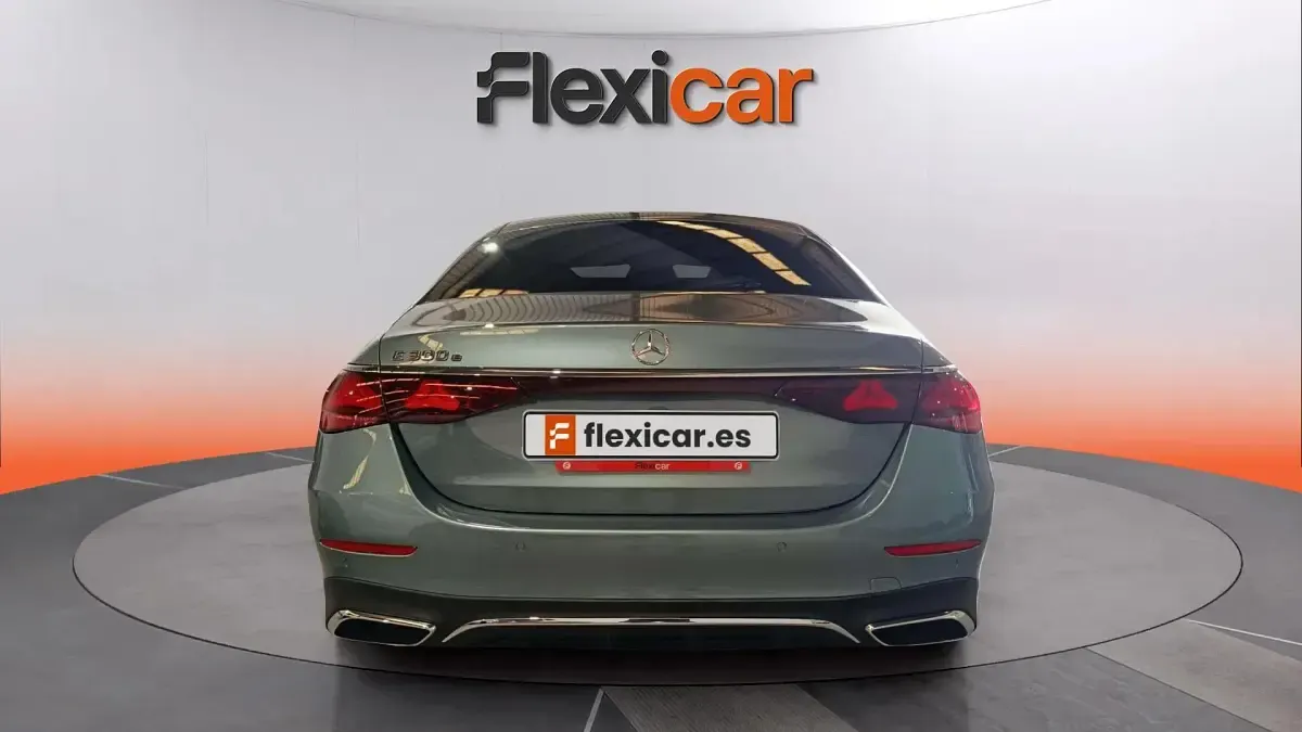 Usado Mercedes E300 313 CV (230 kW) 2024 Verde Berlina
