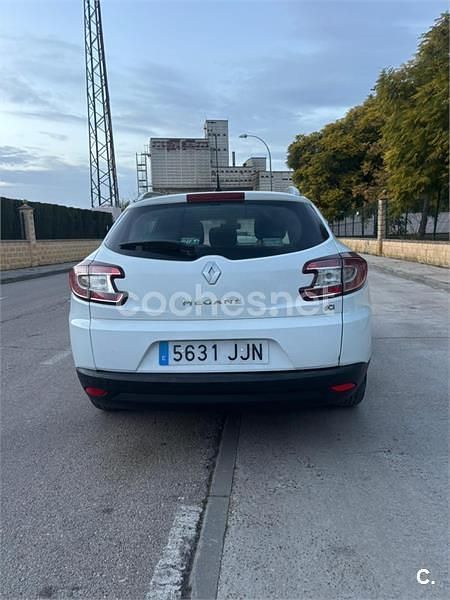 Usado Renault Mégane GrandTour LIMITED 110 CV (80 kW) 2015 Blanco Familiar