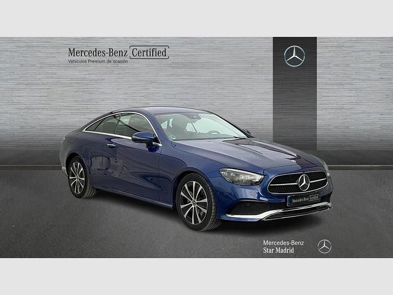 Usado Mercedes E220 Avantgarde 194 CV (142 kW) 2021 Azul cavansita (metalizada) Coupe