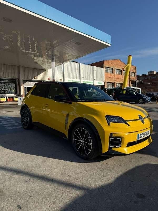 Amarillo Usado 2025 Renault 5 E-Tech Iconic Utilitario | 31.990 € (Caro) - Imagen 1/4