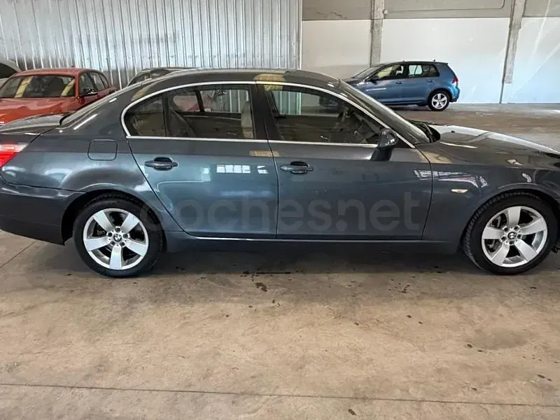 Usado BMW 530 231 CV (169 kW) 2007 Gris / plata Berlina