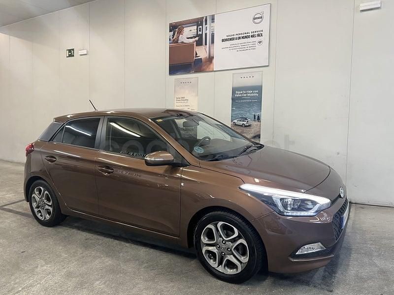 Usado Hyundai i20 84 CV (61 kW) 2016 Marrón Berlina