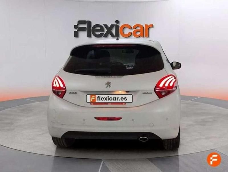 Usado Peugeot 208 GT-line 110 CV (80 kW) 2016 Blanco Utilitario