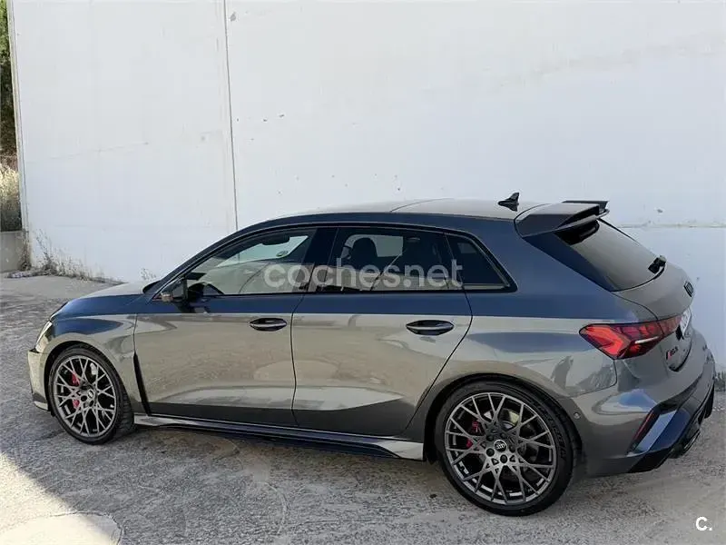 Usado Audi RS3 400 CV (294 kW) 2026 Gris / plata Berlina