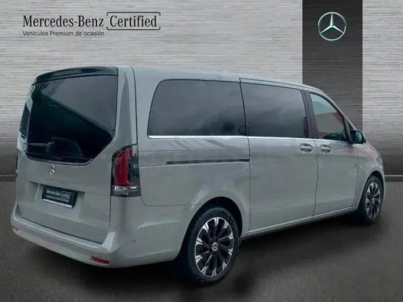 Usado Mercedes V300 Avantgarde 231 CV (169 kW) 2025 Gris / plata Monovolumen