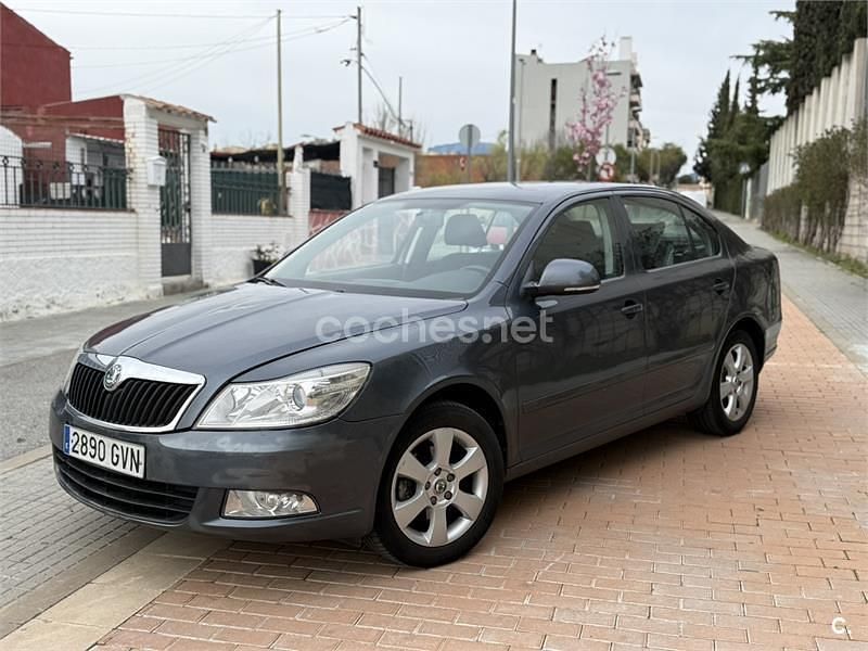 Usado Skoda Octavia 105 CV (77 kW) 2010 Gris / plata Berlina
