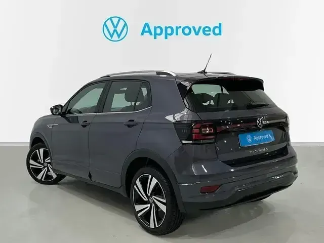 Usado VW T-Cross Sportline 110 CV (80 kW) 2022 Gris / plata SUV