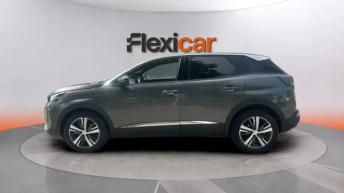 Usado Peugeot 3008 Allure 131 CV (96 kW) 2024 Gris SUV