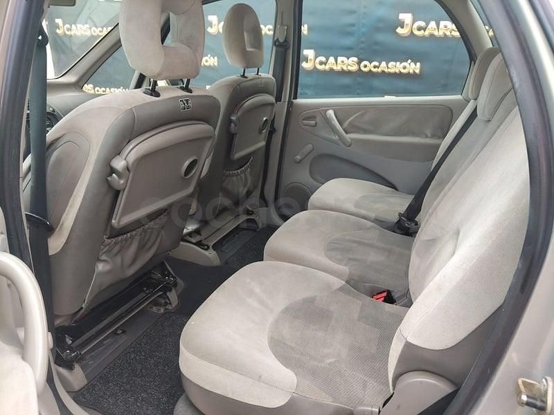 Usado Citroën Xsara Picasso Exclusive 90 CV (66 kW) 2006 Beige Monovolumen
