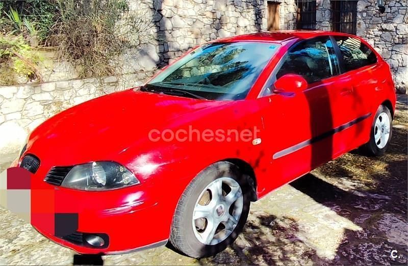 Usado Seat Ibiza 100 CV (73 kW) 2005 Rojo Utilitario