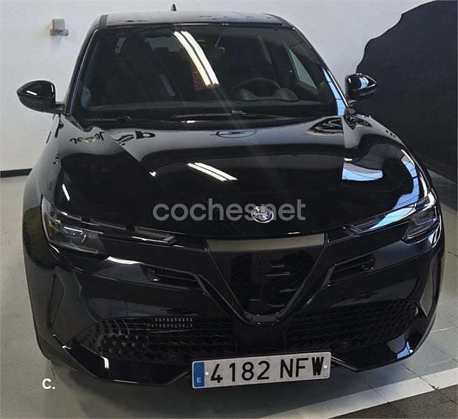Negro Usado 2025 Alfa Romeo Junior Edizione Speciale SUV | 26.000 € (Precio justo) - Imagen 1/4