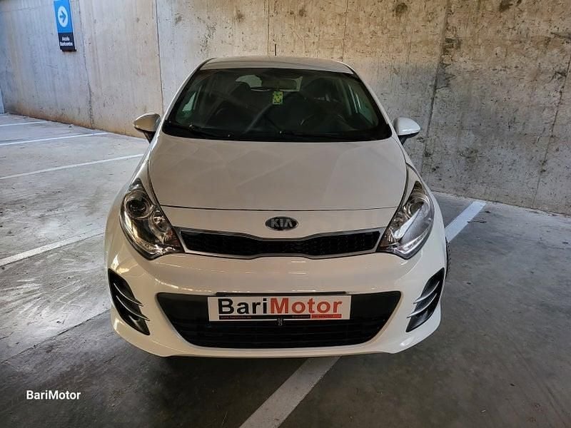 Usado Kia Rio 75 CV (55 kW) 2017 Blanco Berlina