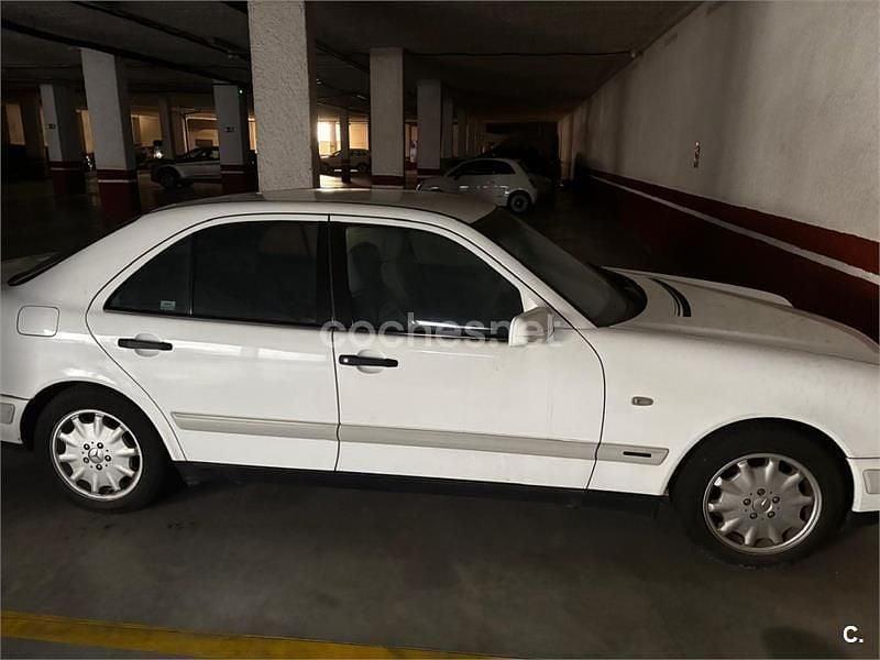 Usado Mercedes E300 Elegance 177 CV (130 kW) 1998 Blanco Berlina