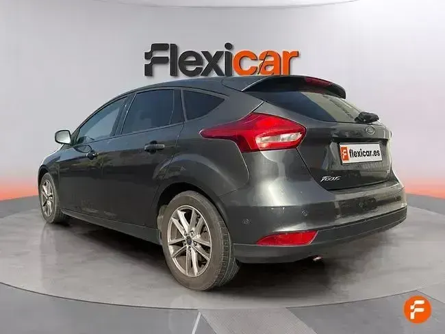 Usado Ford Focus Titanium 125 CV (91 kW) 2018 Gris Berlina