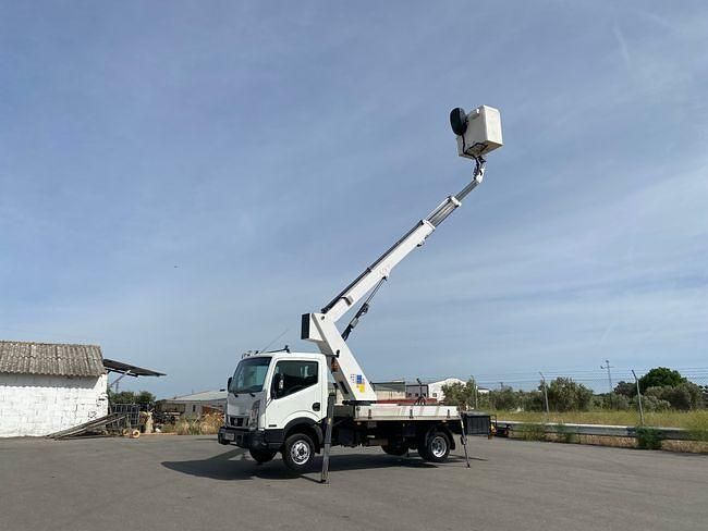 Usado Nissan Cabstar Comfort 122 CV (89 kW) 2014 Blanco Pickup/Camioneta