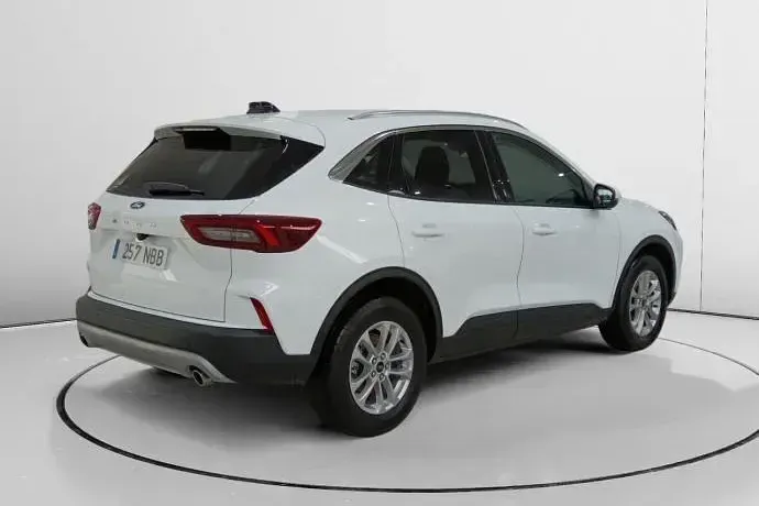 Usado Ford Kuga Titanium 151 CV (111 kW) 2025 Blanco SUV