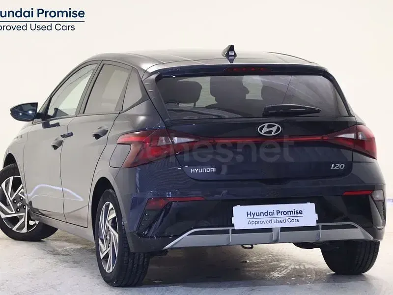 Usado Hyundai i20 100 CV (73 kW) 2025 Gris / plata Utilitario