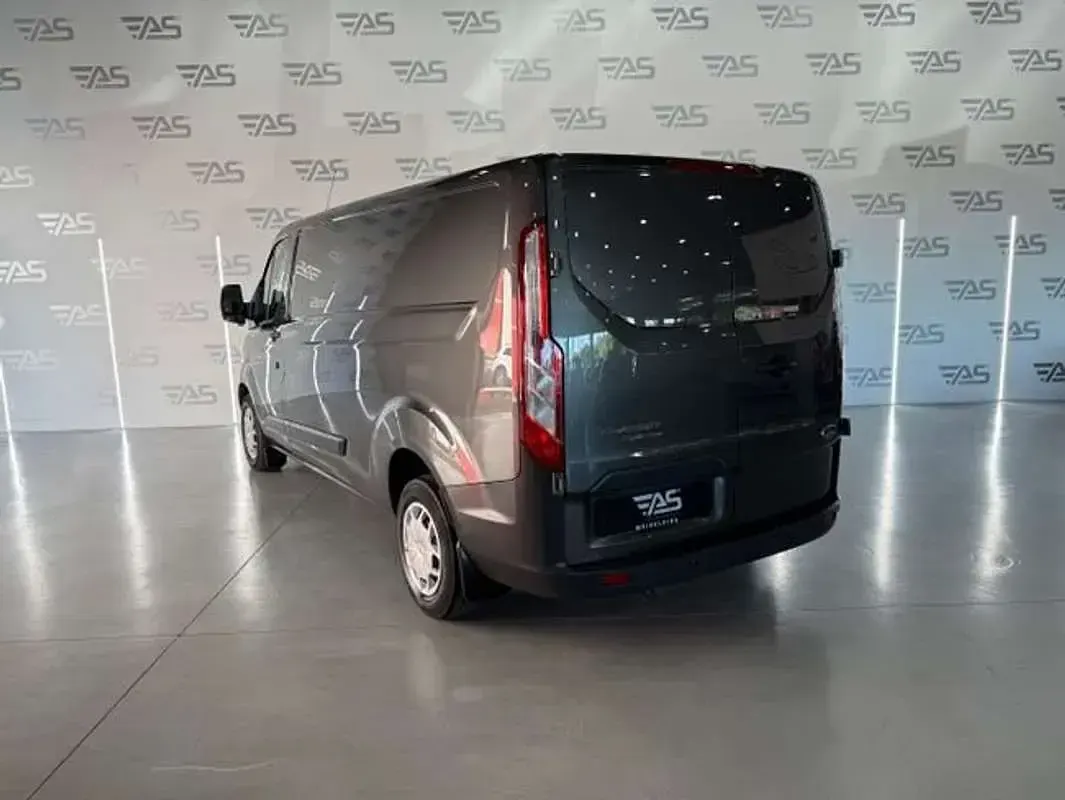 Usado Ford Tourneo Custom Trend 131 CV (96 kW) 2018 Gris Van