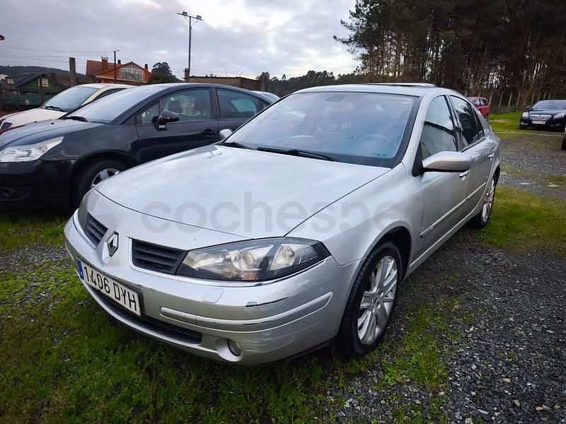 Usado Renault Laguna II Dynamique 130 CV (95 kW) 2006 Gris / plata Berlina