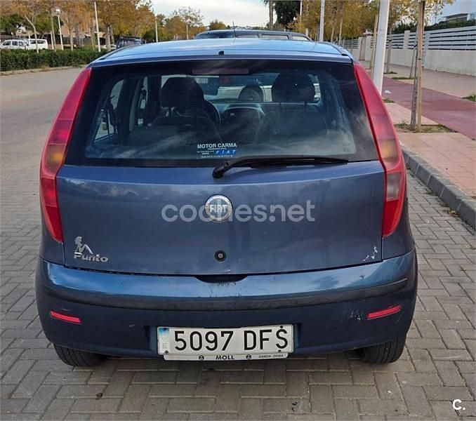 Usado Fiat Punto Dynamic 60 CV (44 kW) 2005 Azul Utilitario