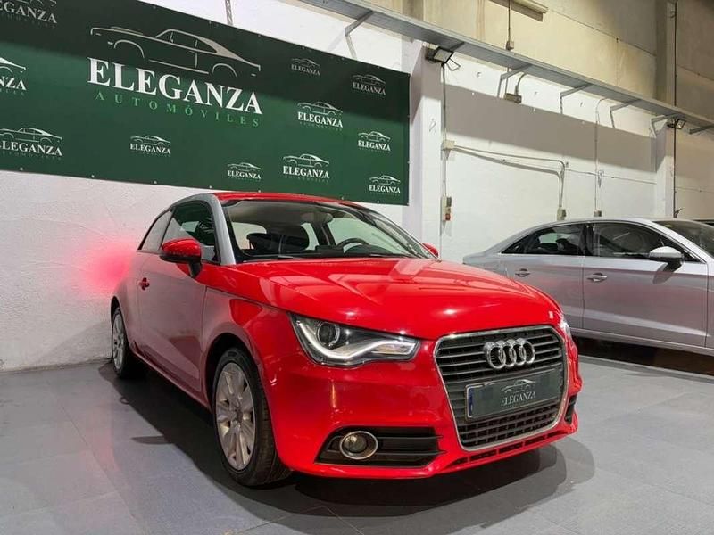 Usado Audi A1 Attraction 90 CV (66 kW) 2012 Rojo Utilitario