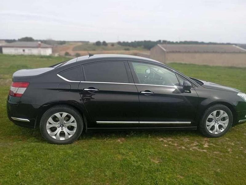 Usado Citroën C5 136 HP (100 kW) 2013 Preto Sedan