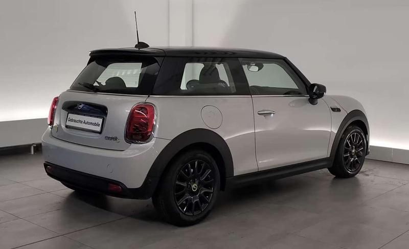 Usado Mini Cooper SE 135 kW (184 CV) 2021 Plateado Utilitario